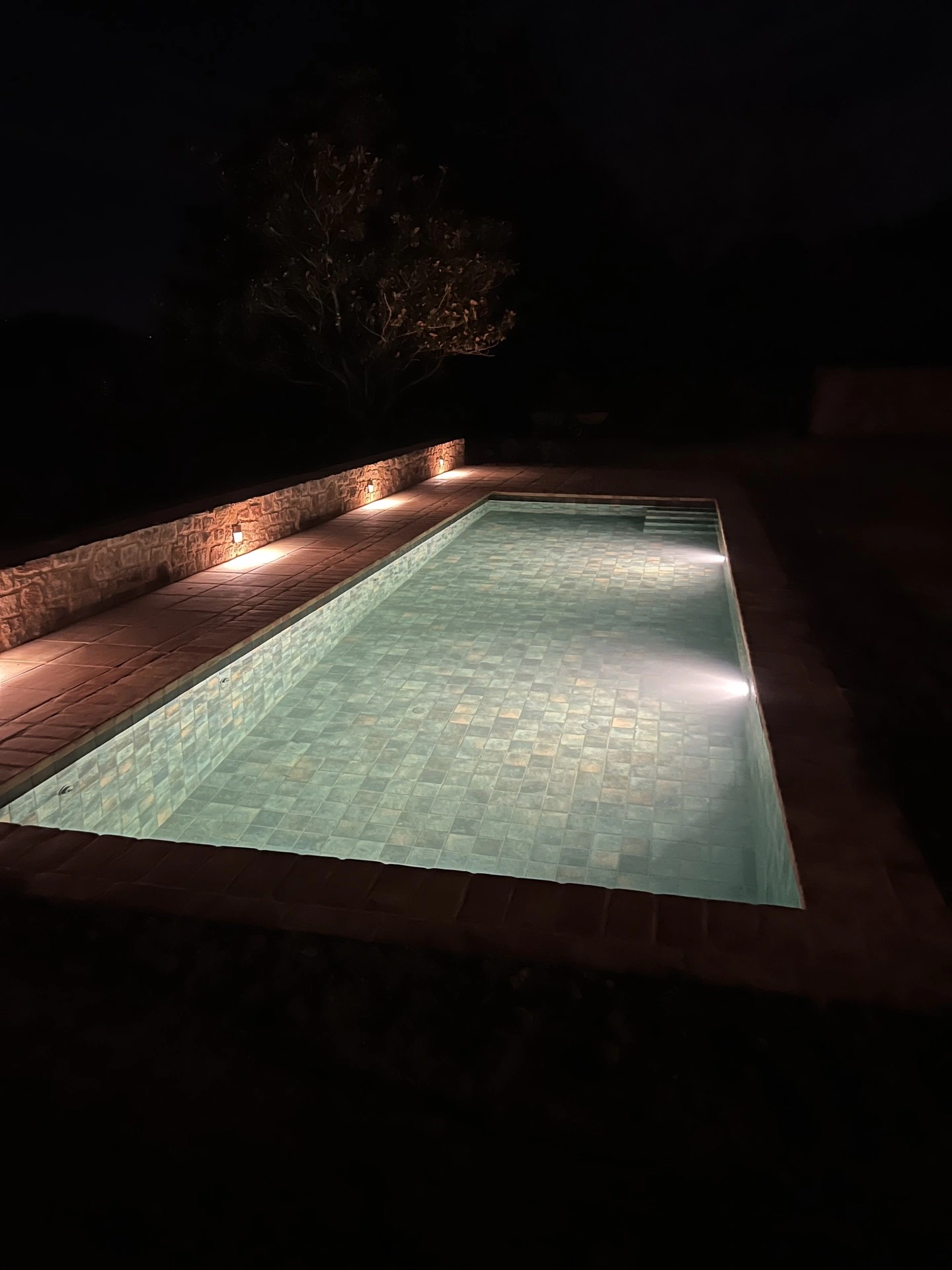 Piscina rehabilitada por Aigoo Piscines