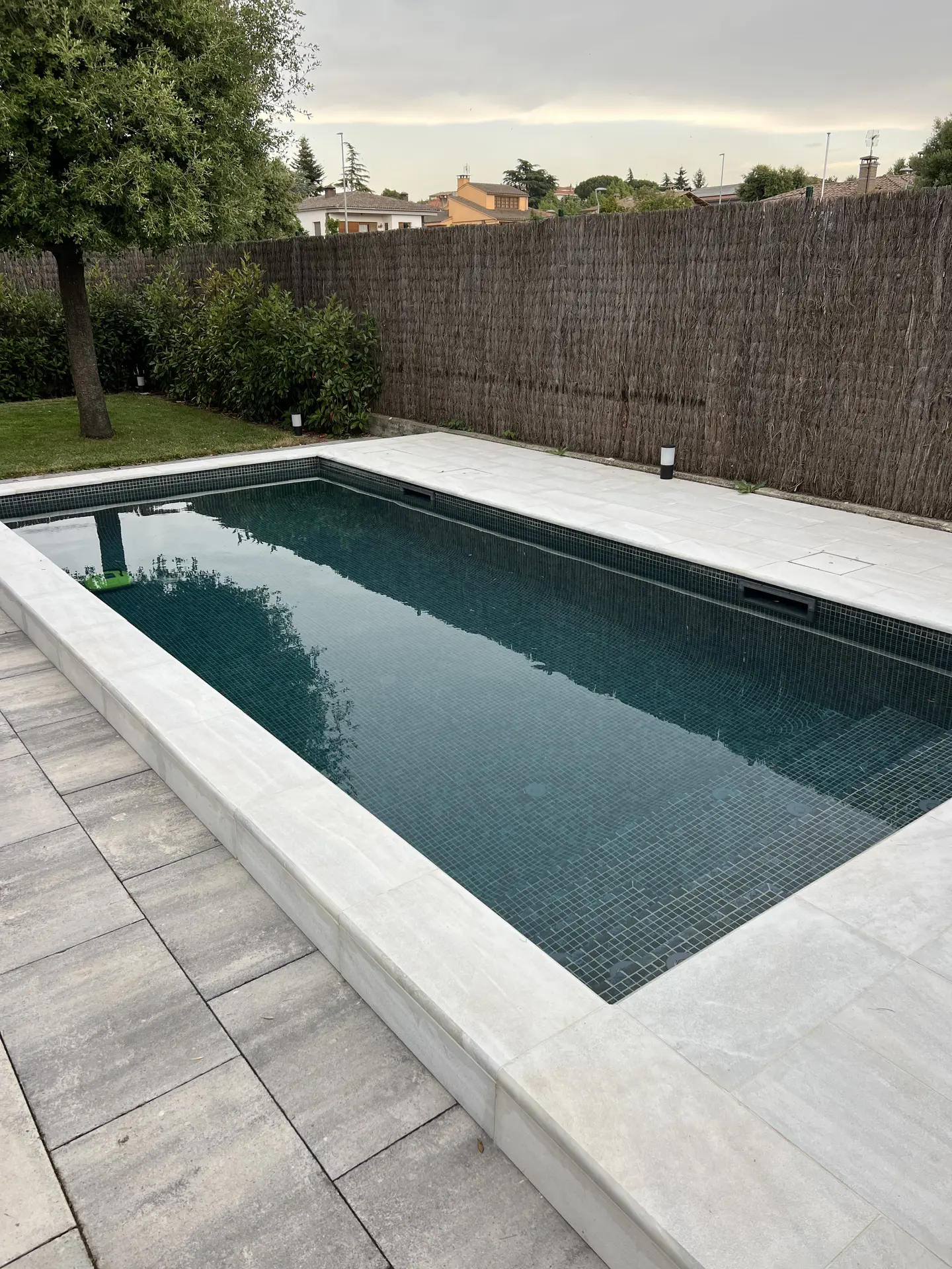 /wp-content/themes/aigoo-piscines/assets/images/projects-selection/project-selection-010.webp